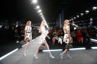 Look 16